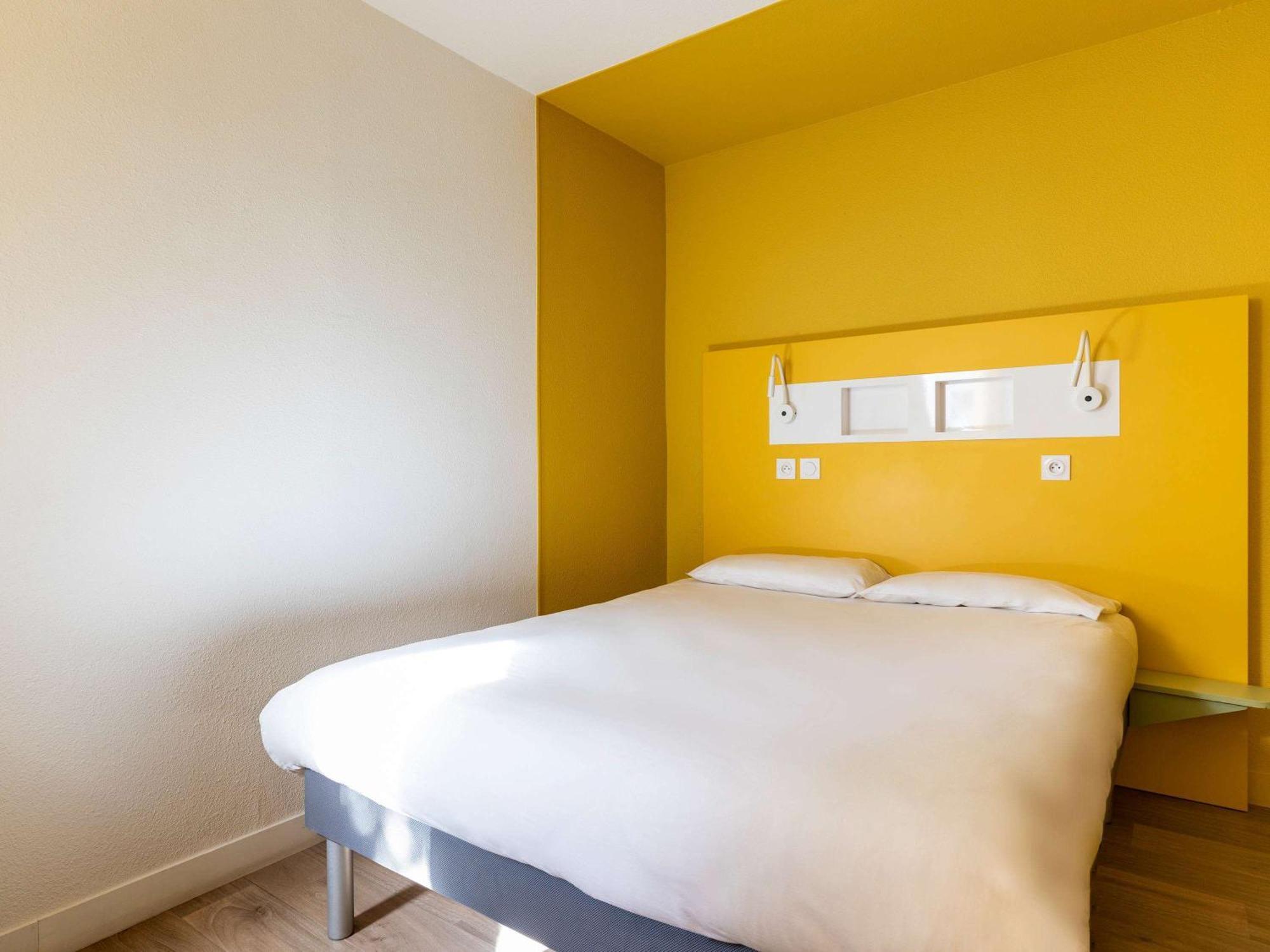 Ibis Budget Lyon Est Saint Quentin Fallavier ภายนอก รูปภาพ